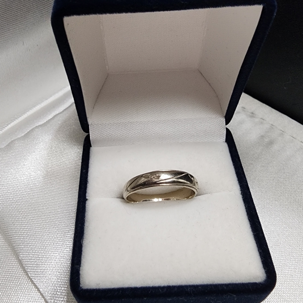 Vintage 14k White Gold Keepsake Brand Etched Wedding Ring